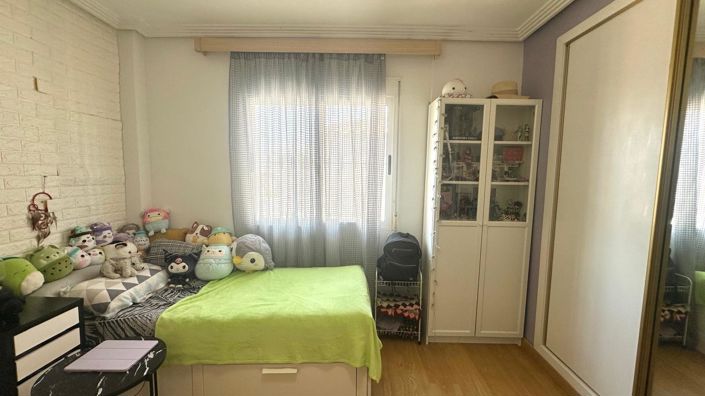 Image No.40-3 Bed Property for sale