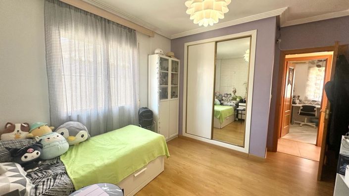 Image No.42-3 Bed Property for sale