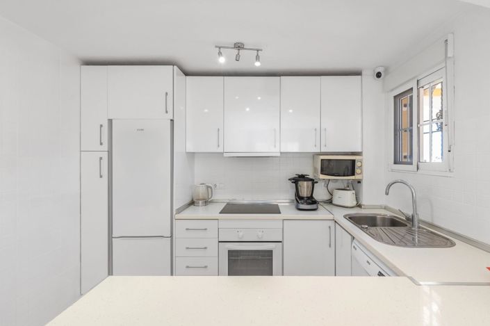 Image No.12-2 Bed Property for sale