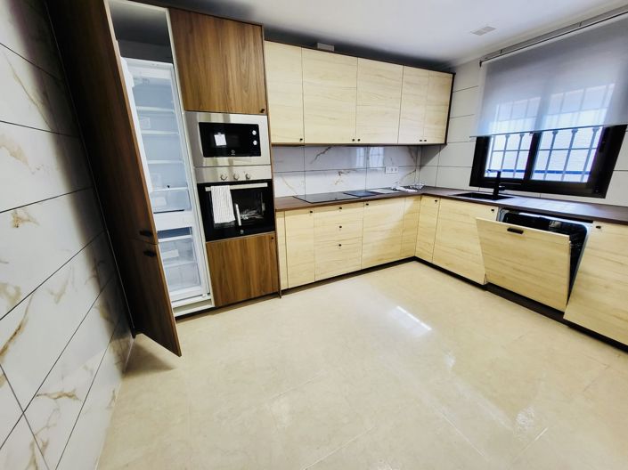 Image No.15-3 Bed Property for sale