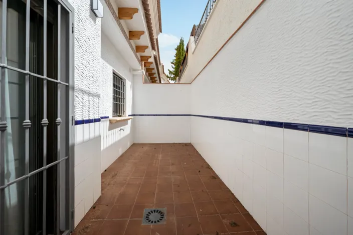 Image No.13-3 Bed Property for sale