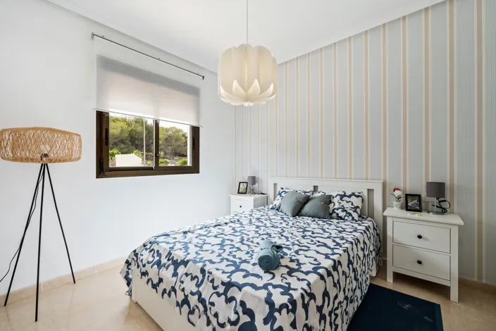 Image No.17-3 Bed Property for sale