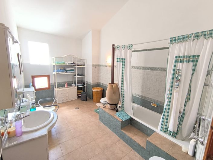 Image No.11-5 Bed Property for sale