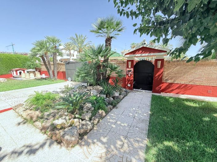 Image No.10-5 Bed Villa for sale