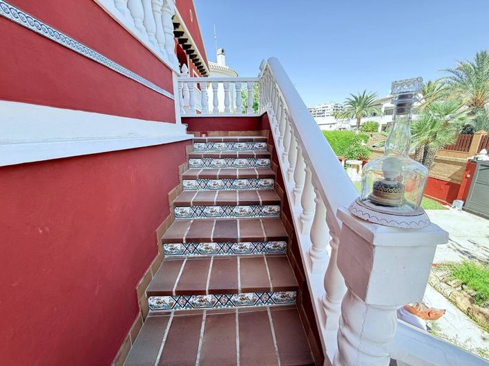 Image No.37-5 Bed Villa for sale