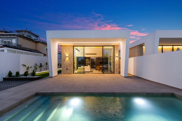 Image No.1-3 Bed Villa for sale