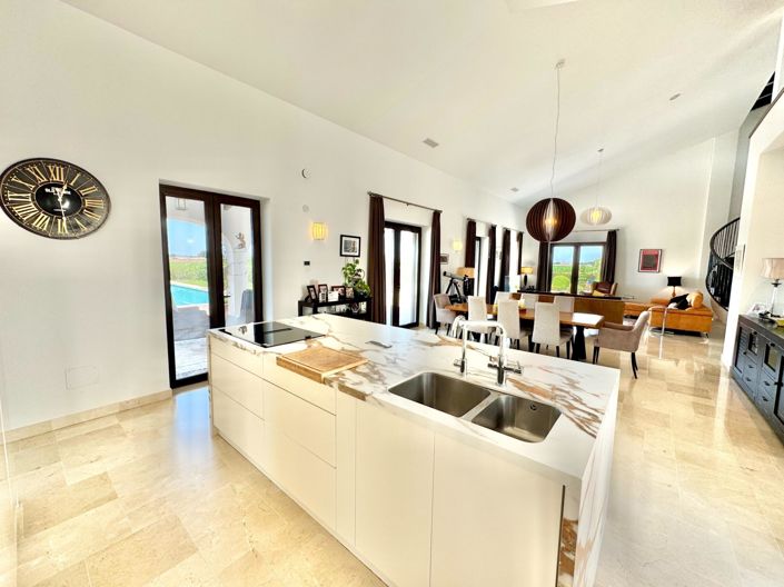 Image No.29-4 Bed Villa for sale