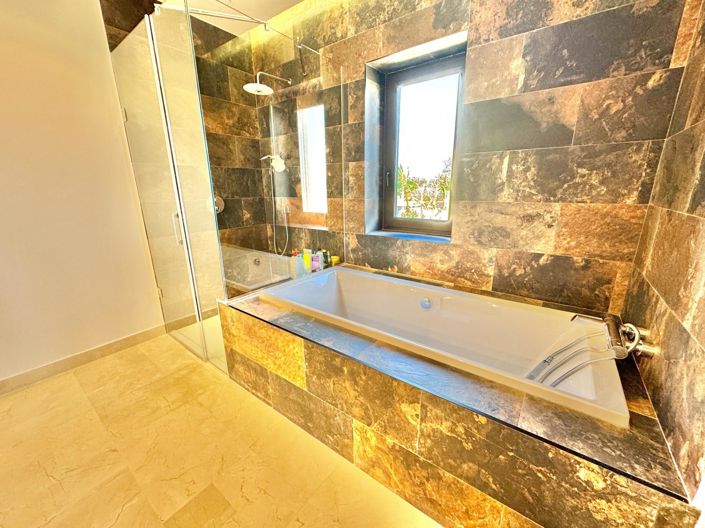 Image No.30-4 Bed Villa for sale