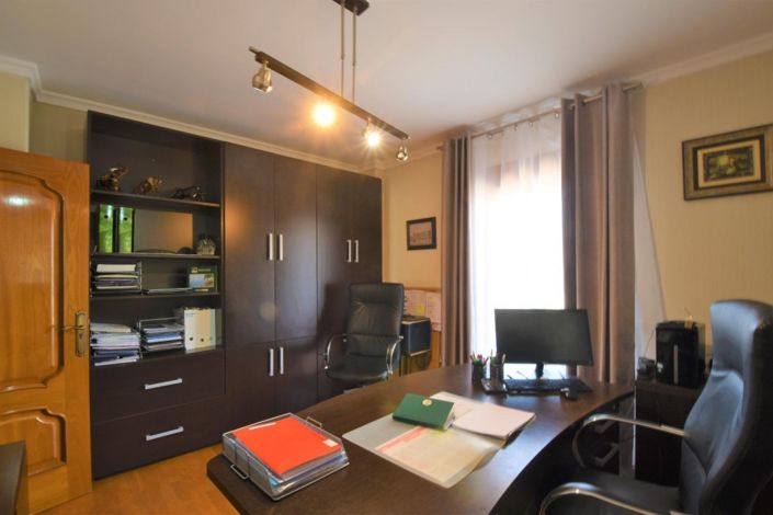 Image No.42-5 Bed Villa for sale