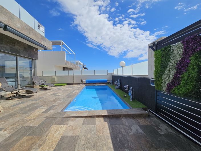 Image No.2-4 Bed Villa for sale