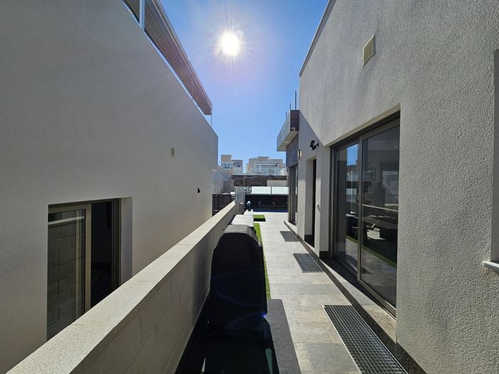 Image No.35-4 Bed Villa for sale