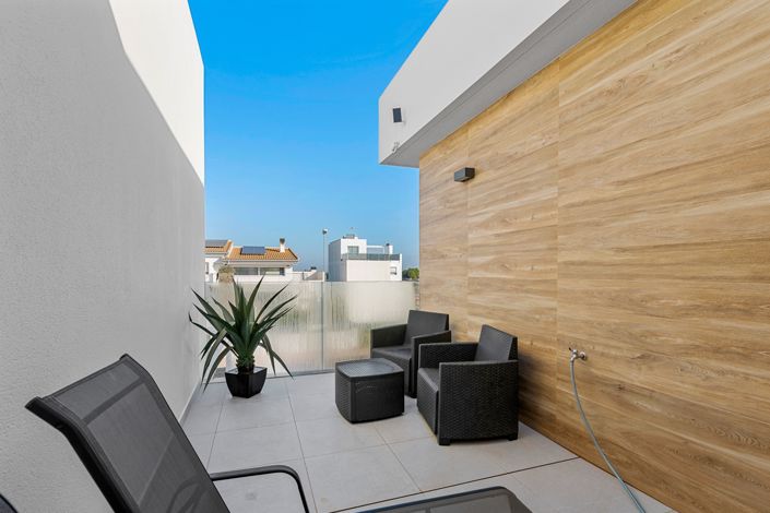 Image No.18-4 Bed Villa for sale