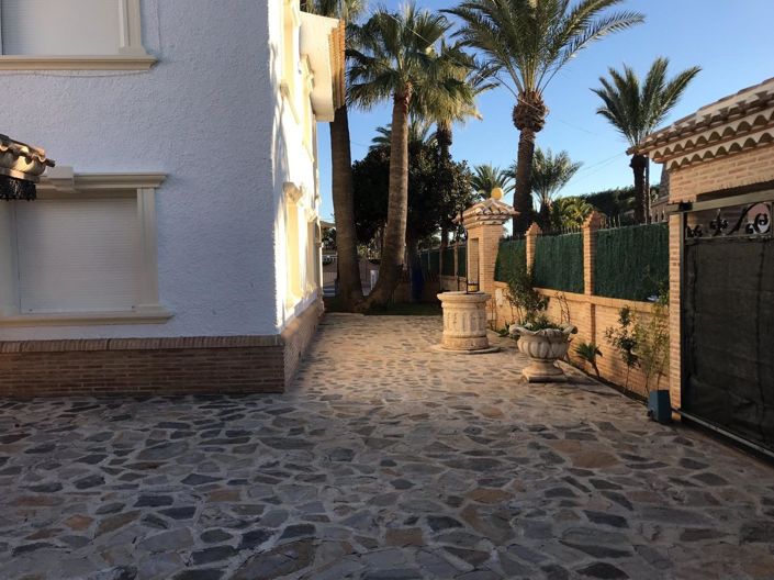 Image No.9-7 Bed Villa for sale