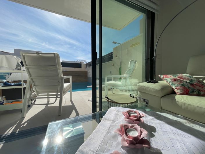 Image No.1-4 Bed Villa for sale
