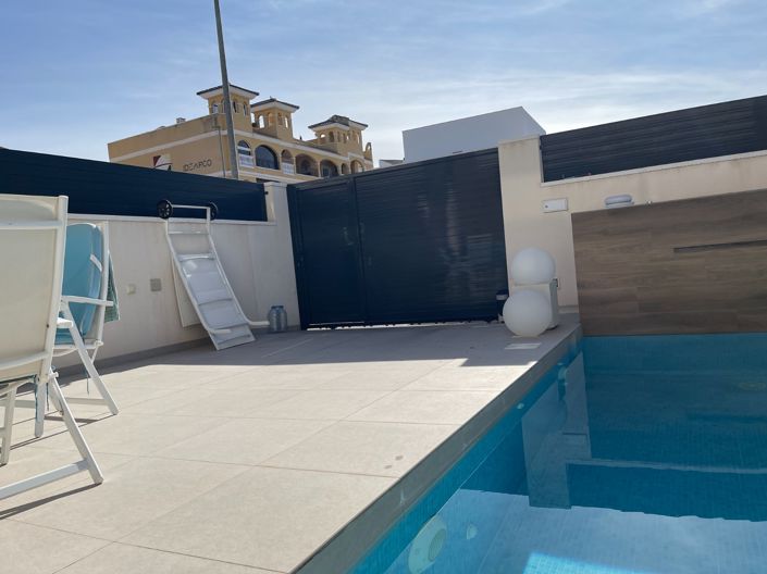 Image No.10-4 Bed Property for sale