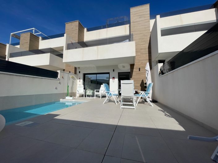 Image No.5-4 Bed Property for sale