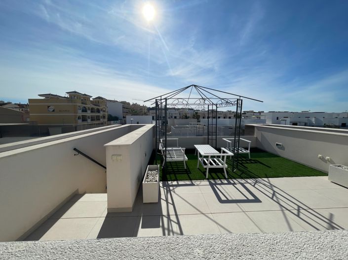 Image No.7-4 Bed Property for sale