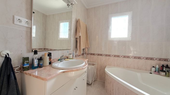 Image No.14-2 Bed Property for sale