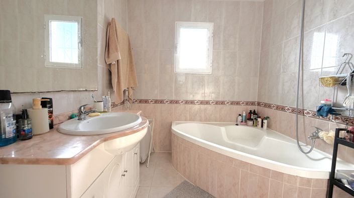 Image No.16-2 Bed Property for sale