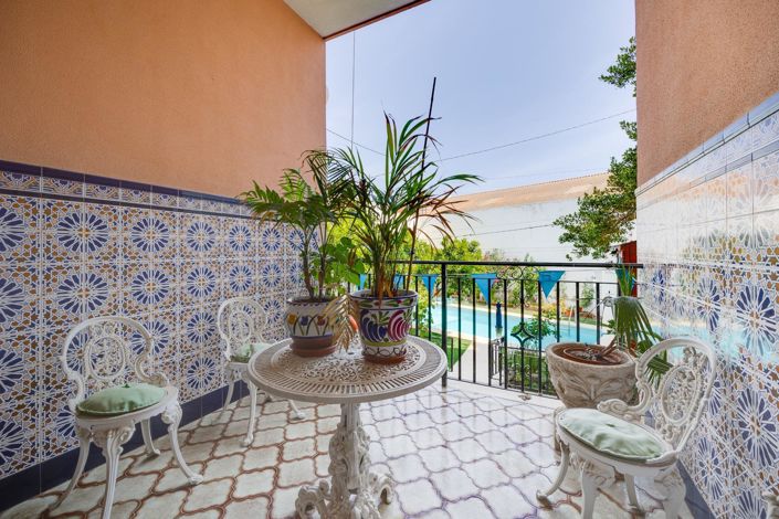 Image No.17-12 Bed Villa for sale