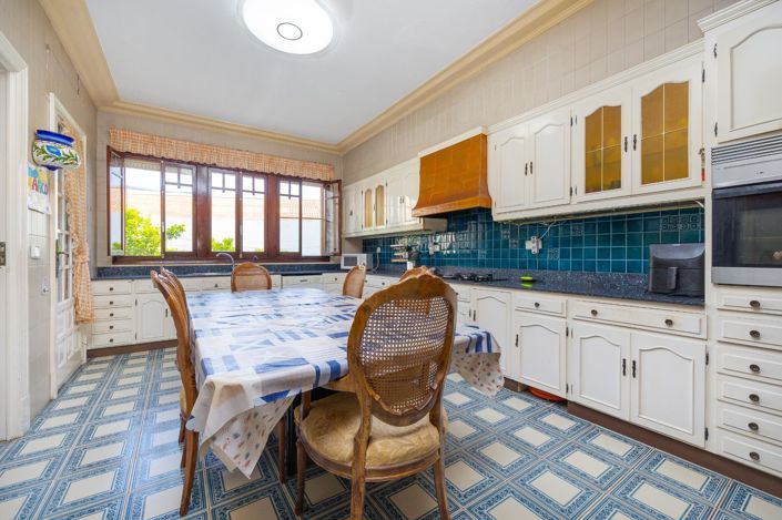 Image No.18-12 Bed Villa for sale