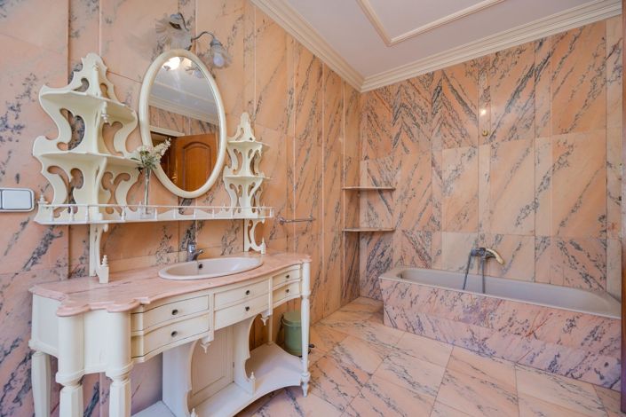 Image No.28-12 Bed Villa for sale