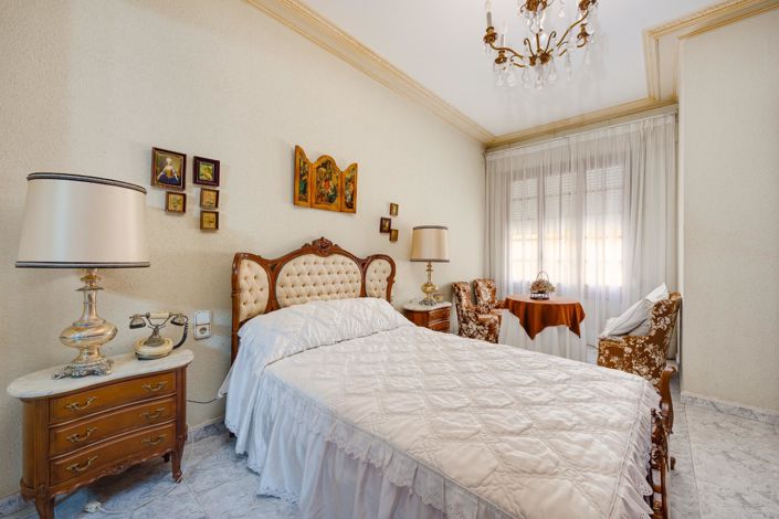 Image No.30-12 Bed Villa for sale