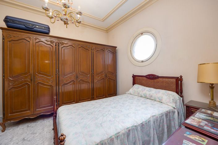 Image No.34-12 Bed Villa for sale