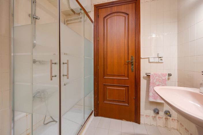 Image No.36-12 Bed Villa for sale