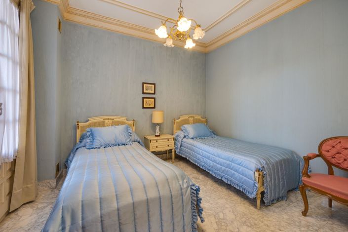 Image No.37-12 Bed Villa for sale