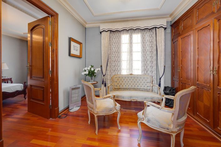 Image No.40-12 Bed Villa for sale