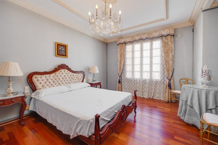 Image No.42-12 Bed Villa for sale