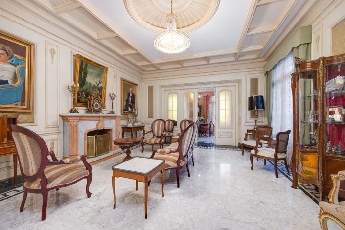 Image No.9-12 Bed Villa for sale