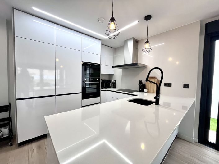 Image No.5-Villa de 4 chambres à vendre à Playa Flamenca