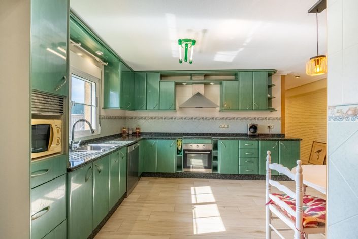 Image No.12-6 Bed Villa for sale