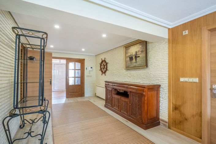 Image No.19-6 Bed Villa for sale