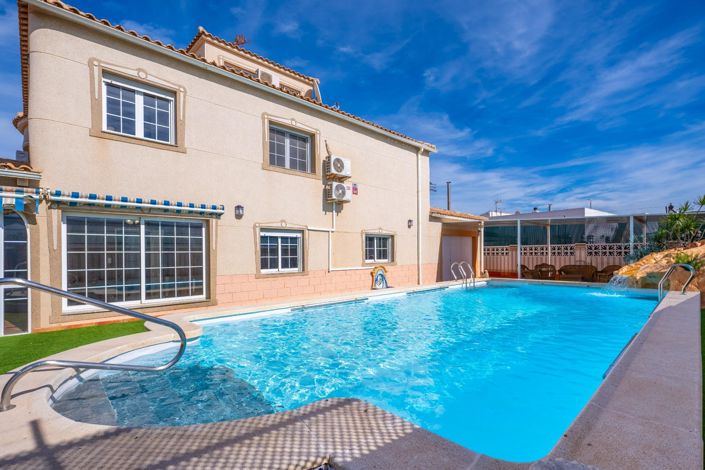 Image No.40-6 Bed Villa for sale