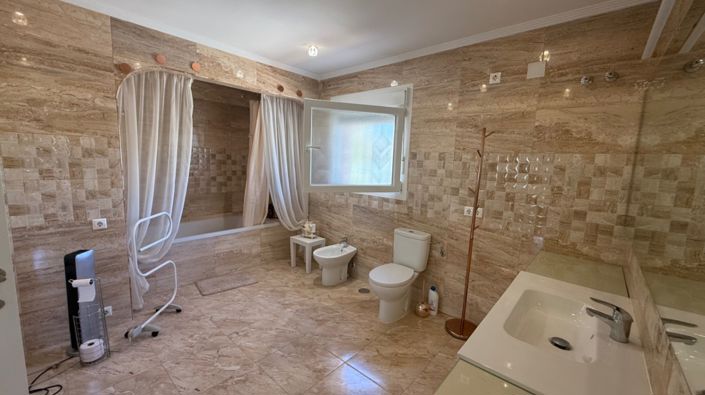 Image No.44-7 Bed Villa for sale