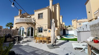 Villa de 2 chambres à vendre à Orihuela Costa