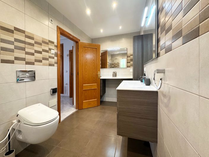 Image No.26-3 Bed Villa for sale