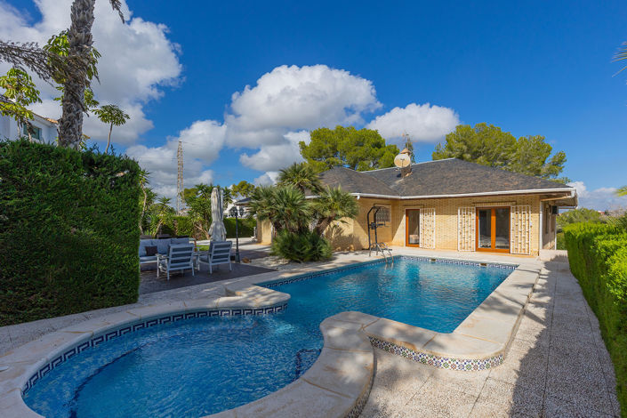 Image No.1-5 Bed Villa for sale