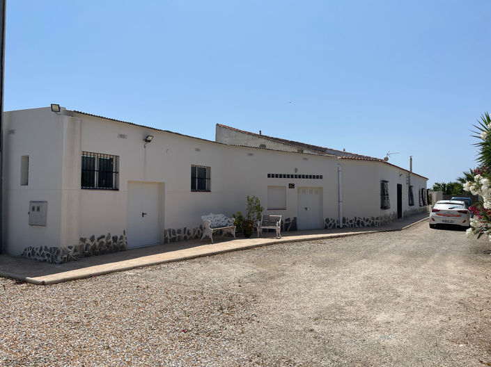 Image No.2-4 Bed Villa for sale