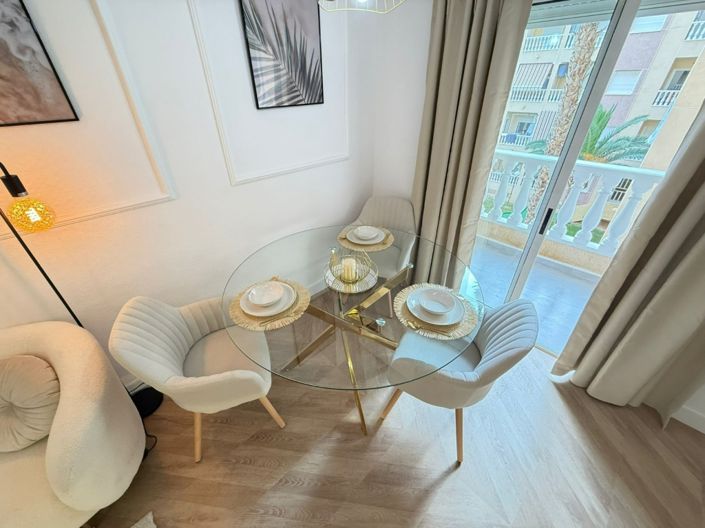 Image No.2-Appartement de 2 chambres à vendre à Torrevieja