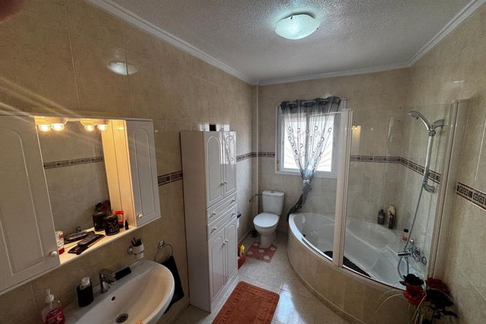 Image No.10-3 Bed Property for sale