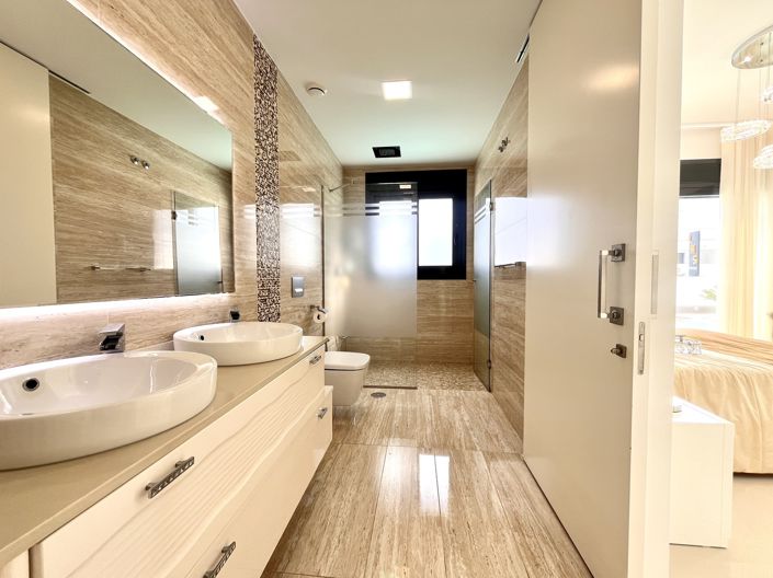 Image No.11-5 Bed Villa for sale