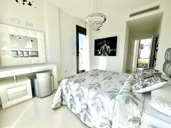 Image No.17-5 Bed Villa for sale