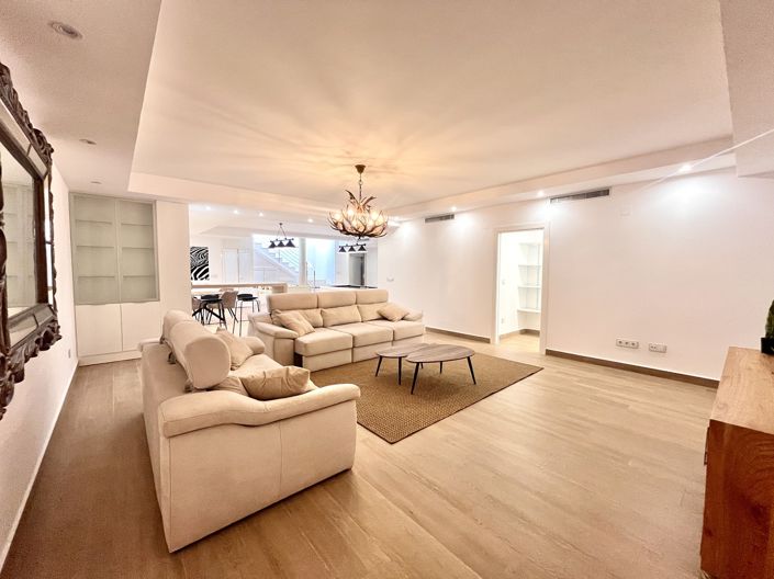 Image No.26-5 Bed Villa for sale