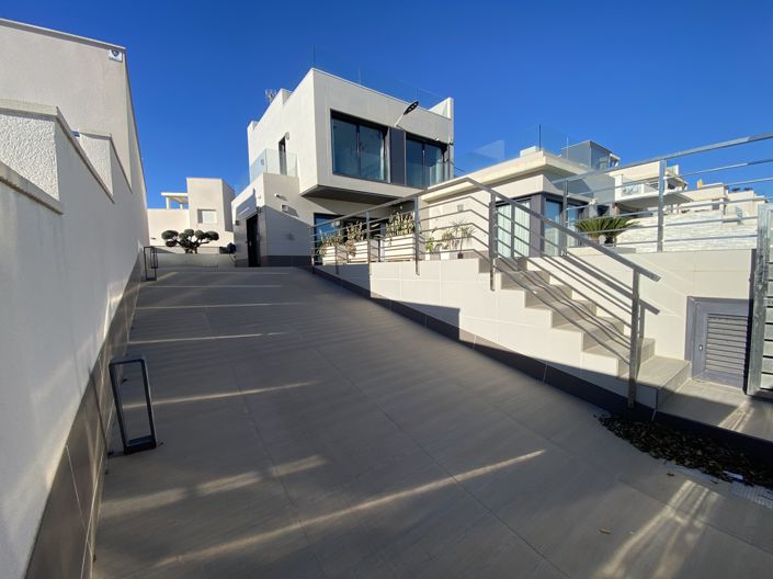 Image No.38-5 Bed Villa for sale