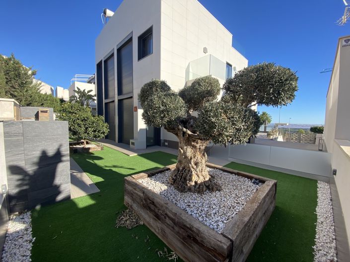 Image No.40-5 Bed Villa for sale