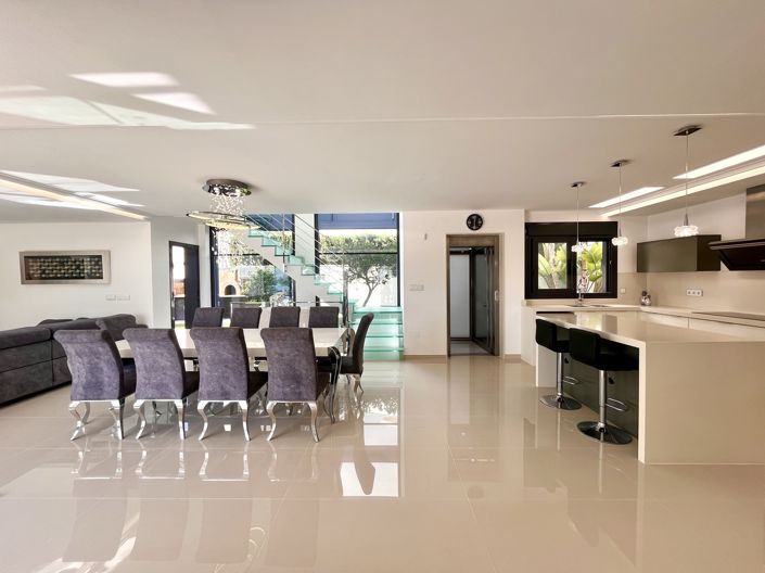 Image No.5-5 Bed Villa for sale